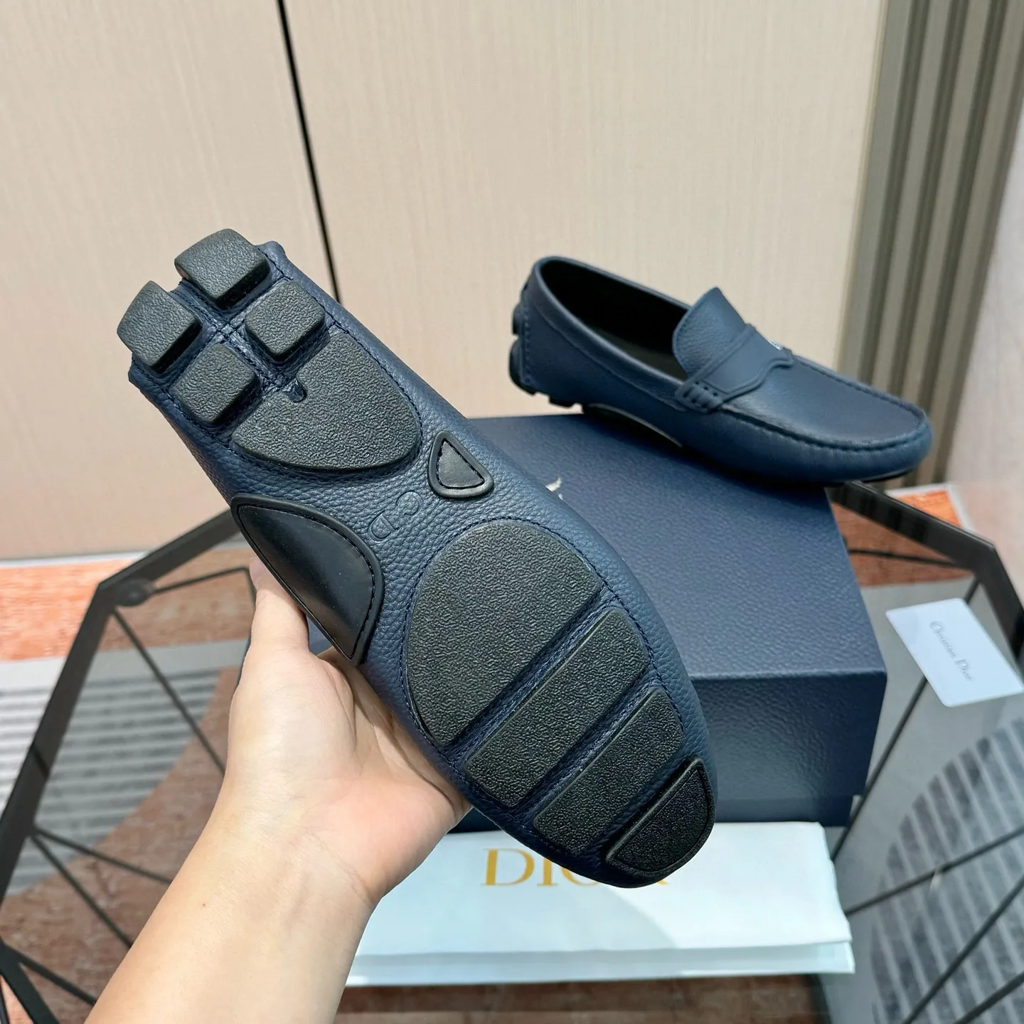 Men's shoes: 580💰 (Niu Li) (Dior Doudou shoes) Exclusive new model Official website new model The upper is made of high-quality imported calf, the color is delicate, and the luxurious texture flows. Tailor-made for exquisite men, creating a noble aura. Delicate and smooth lines. Cowhide lining. Size: 38-44, 45 customized. Outdoor driving shoes for experienced drivers🚗